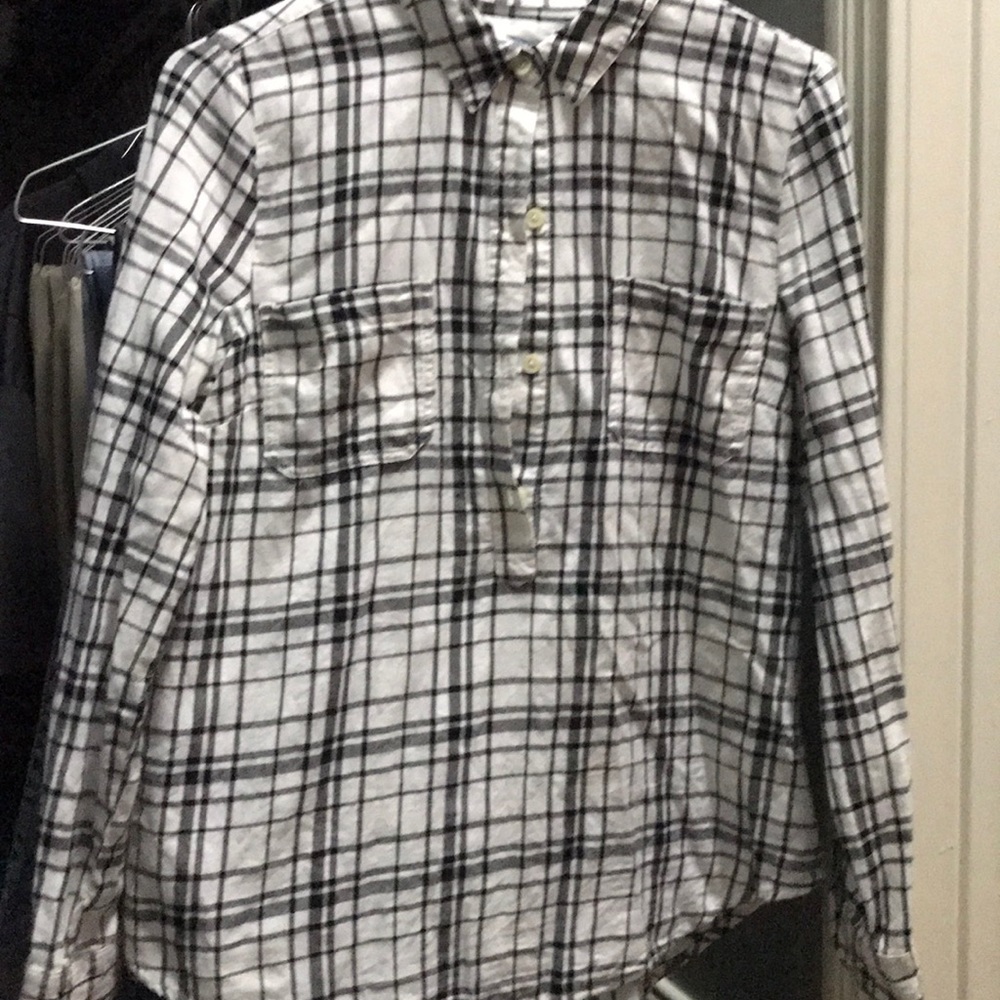 Black/ white 3/4 button shirt